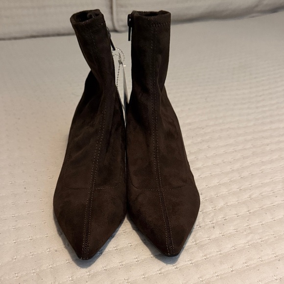 Unisa Brown Suede Ankle Boots Size 6.5 Kitten Heels NWT (But No Box) Fabulous! - Picture 3 of 6